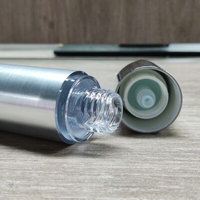 Оптовая продажа с завода, серебристая пластиковая безвоздушная бутылка с помпой для лосьона объемом 15 мл, 20 мл, 30 мл для упаковки средств по уходу за кожей